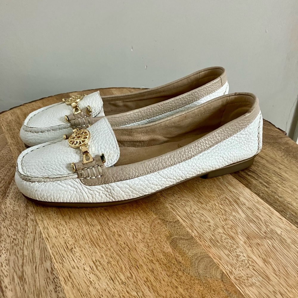 Aerosoles White/Tan Leather Loafer Size 8.5